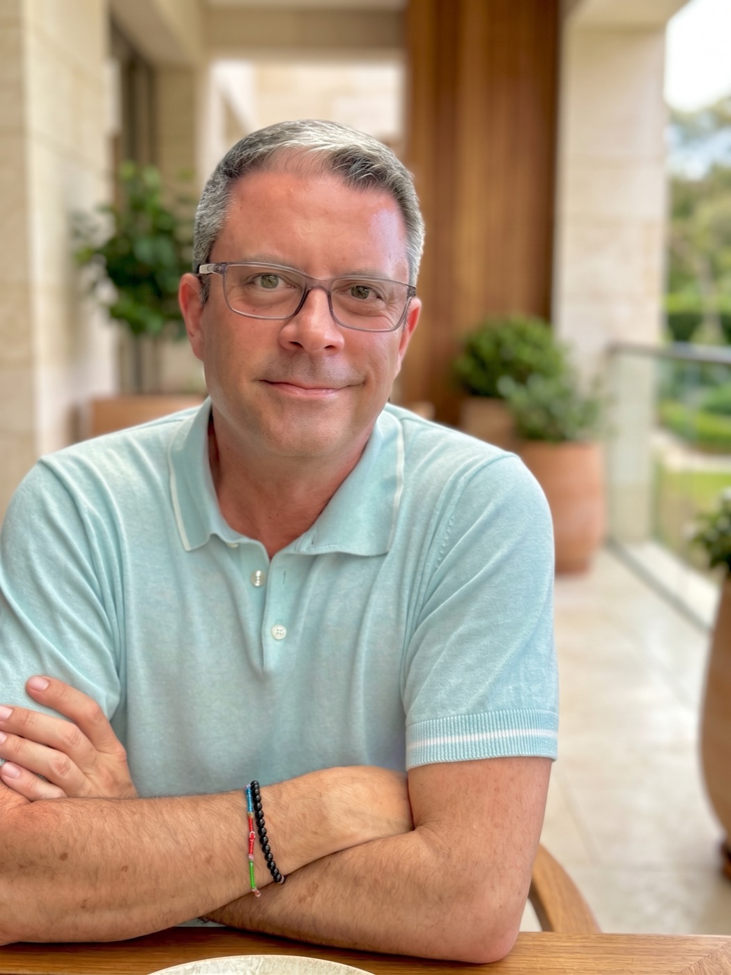 Scott Morreau, the working Realtor who founded Lulu Ledger, seated at a café table